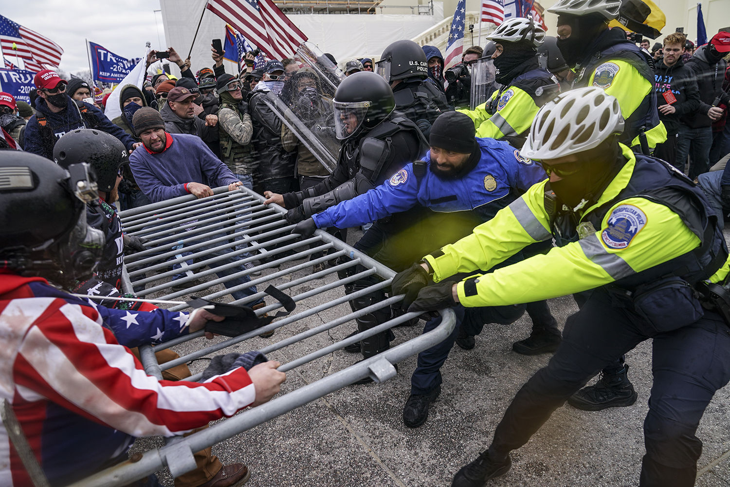hires: Capitol riot, outside